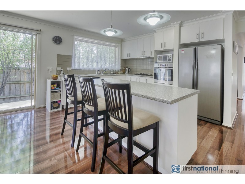 80 Mountainview Boulevard, Cranbourne North VIC 3977