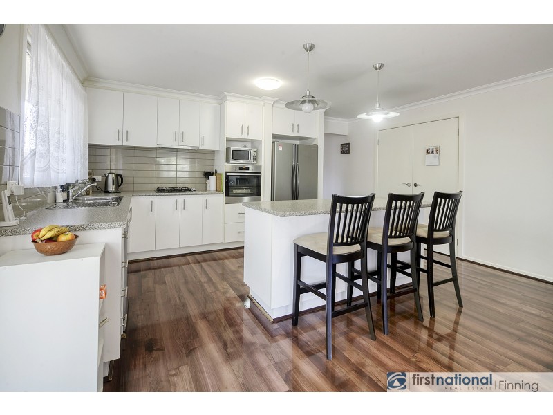 80 Mountainview Boulevard, Cranbourne North VIC 3977