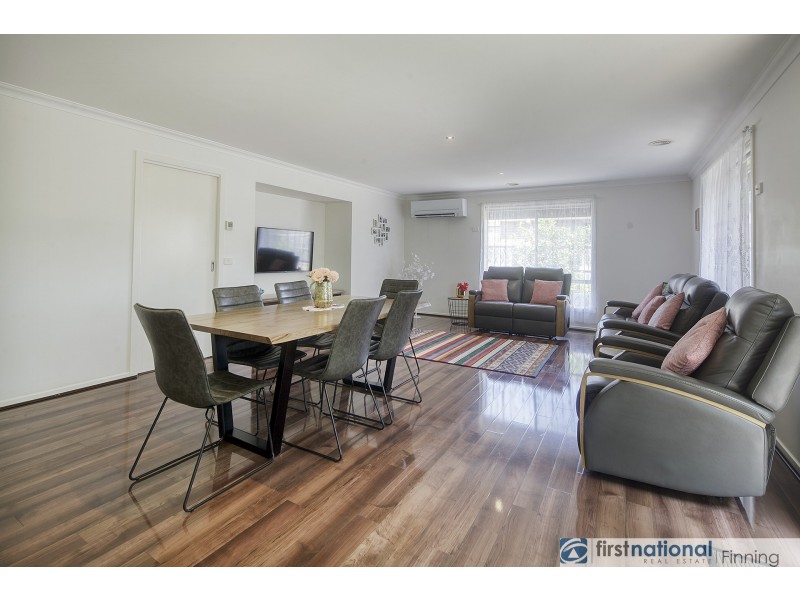 80 Mountainview Boulevard, Cranbourne North VIC 3977