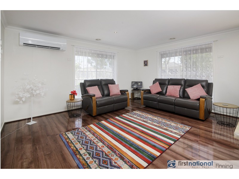 80 Mountainview Boulevard, Cranbourne North VIC 3977