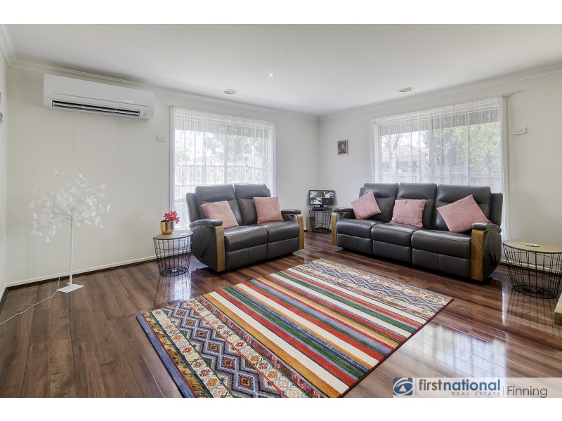 80 Mountainview Boulevard, Cranbourne North VIC 3977