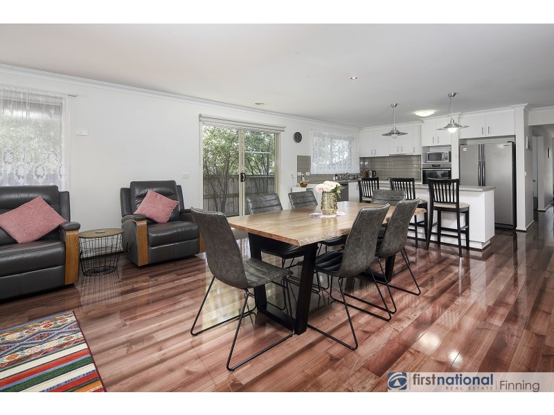 80 Mountainview Boulevard, Cranbourne North VIC 3977