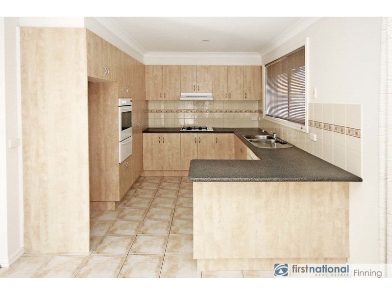 1/28 Dearing Avenue, Cranbourne VIC 3977