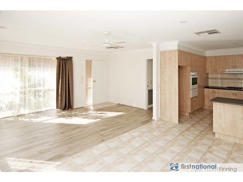 1/28 Dearing Avenue, Cranbourne VIC 3977