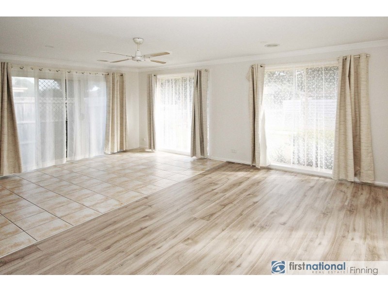 1/28 Dearing Avenue, Cranbourne VIC 3977