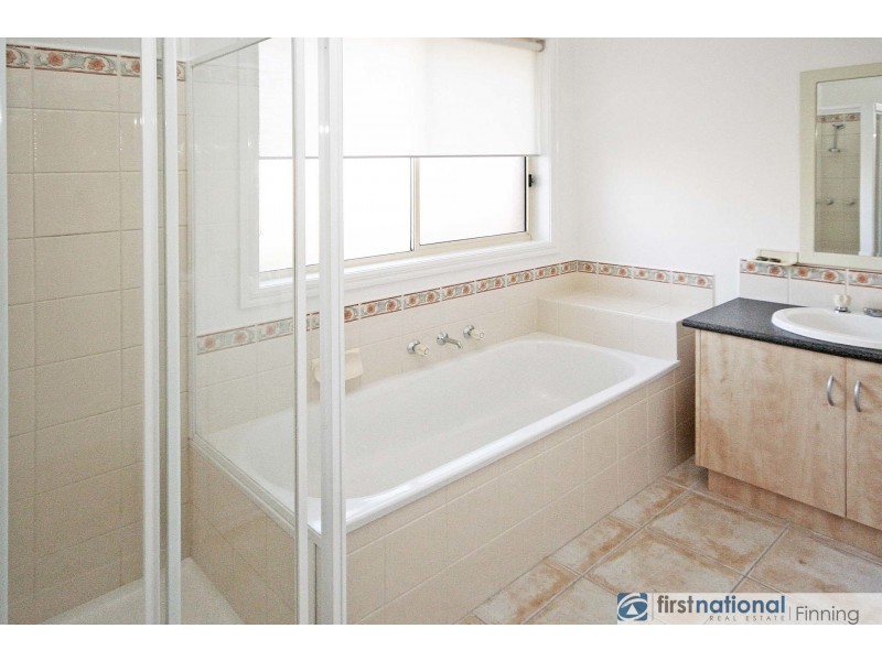 1/28 Dearing Avenue, Cranbourne VIC 3977