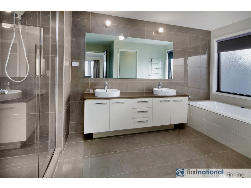 46 Nagle Crescent, Cranbourne West VIC 3977