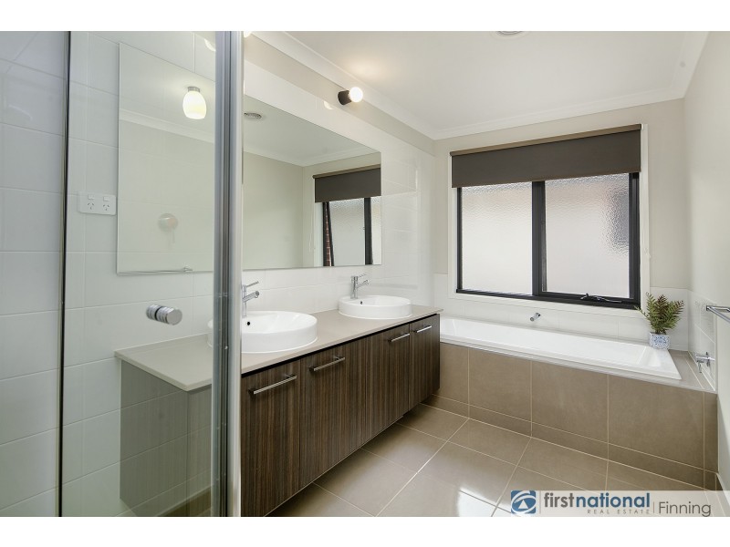 46 Nagle Crescent, Cranbourne West VIC 3977