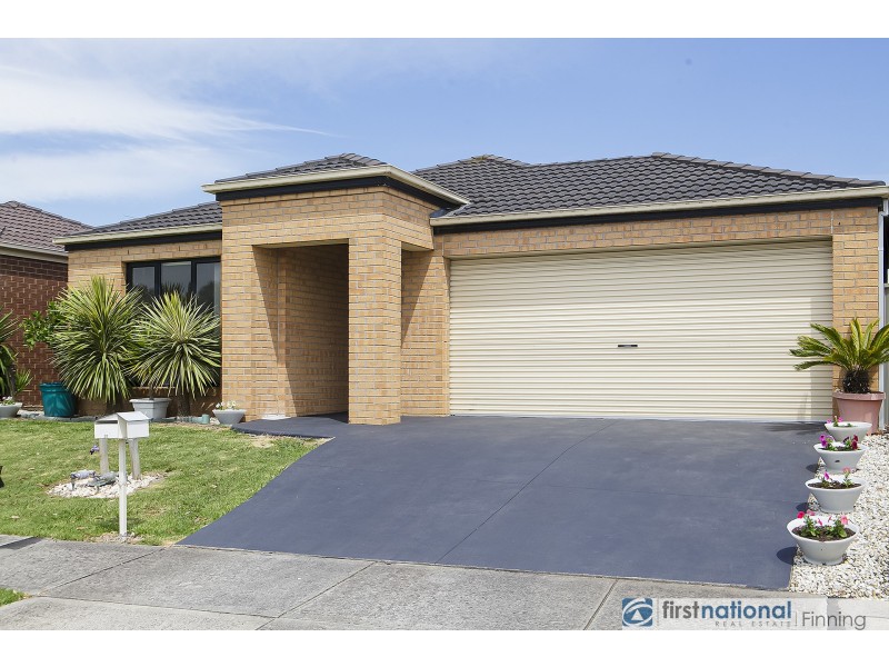 31 Archers Field Drive, Cranbourne East VIC 3977