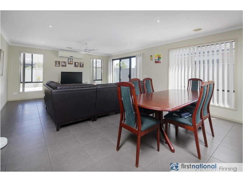 31 Archers Field Drive, Cranbourne East VIC 3977