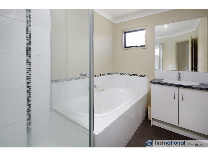 31 Archers Field Drive, Cranbourne East VIC 3977