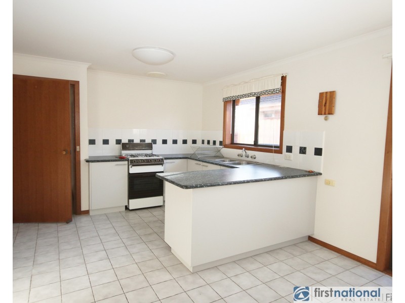 2/2 Lawson Close, Cranbourne VIC 3977