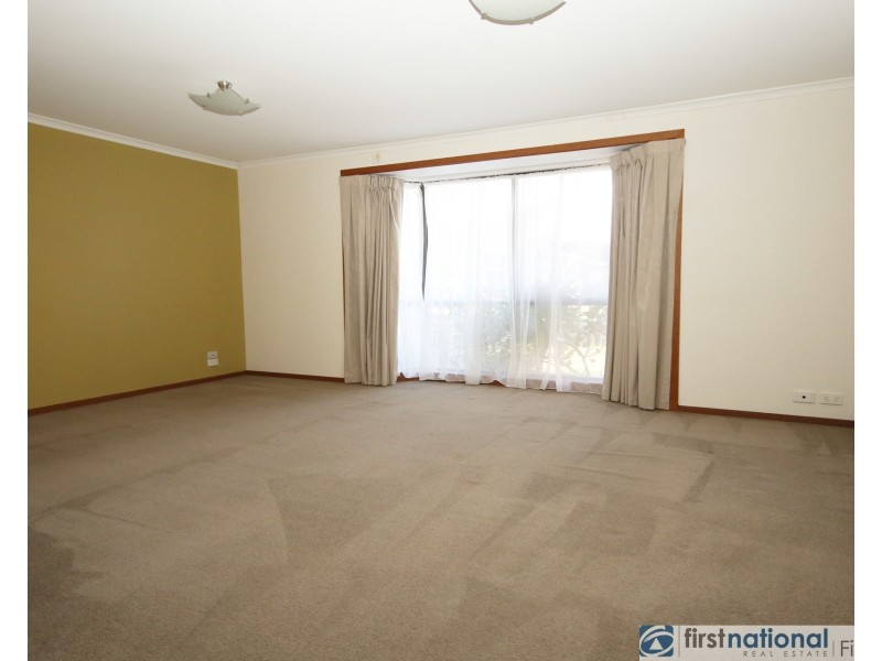 2/2 Lawson Close, Cranbourne VIC 3977