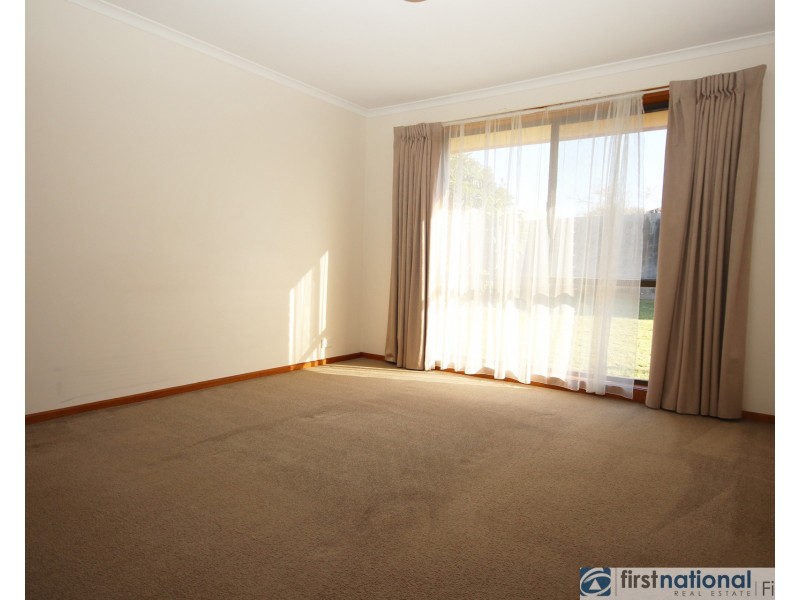 2/2 Lawson Close, Cranbourne VIC 3977