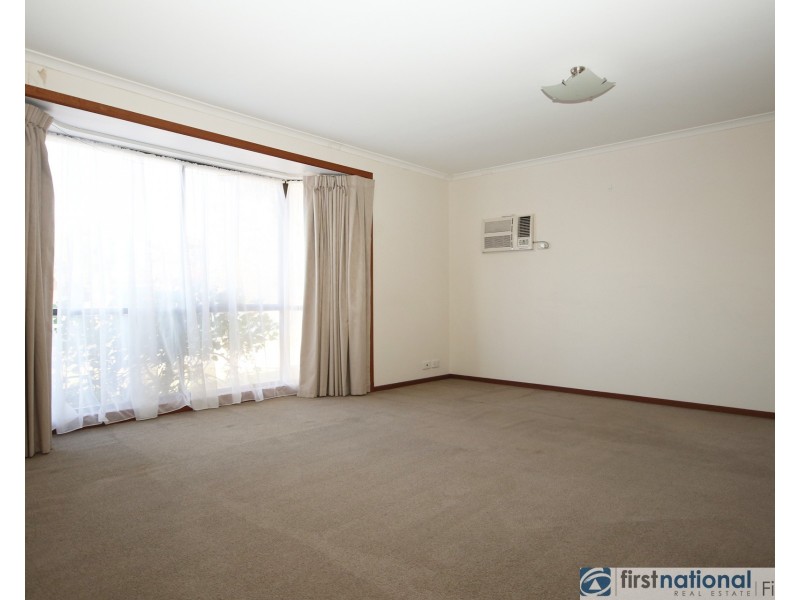 2/2 Lawson Close, Cranbourne VIC 3977