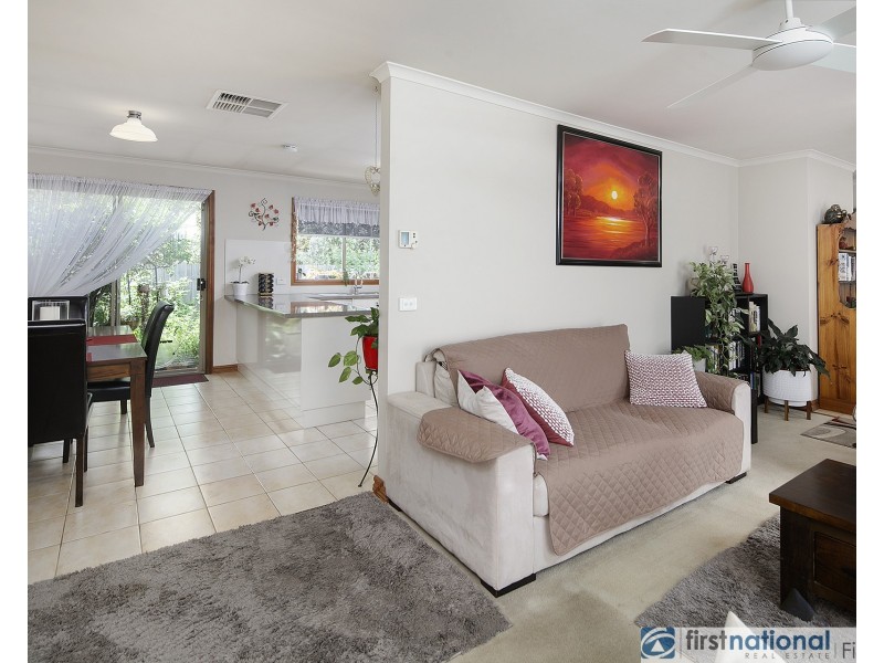 2/7 Bamboo Court, Cranbourne North VIC 3977