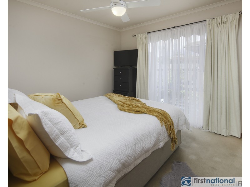 2/7 Bamboo Court, Cranbourne North VIC 3977