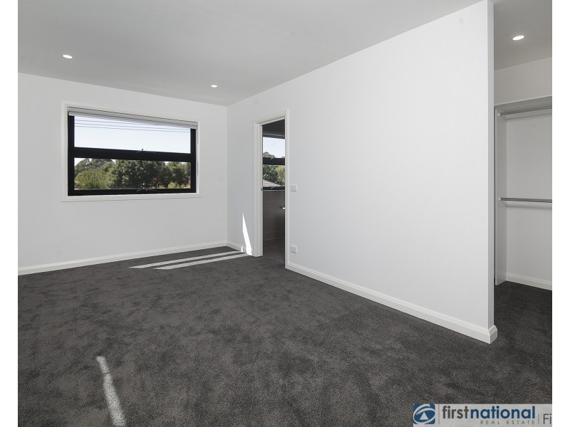 1A Lamont Crescent, Cranbourne VIC 3977