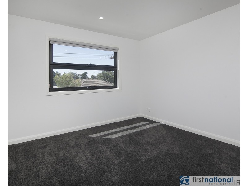 1A Lamont Crescent, Cranbourne VIC 3977