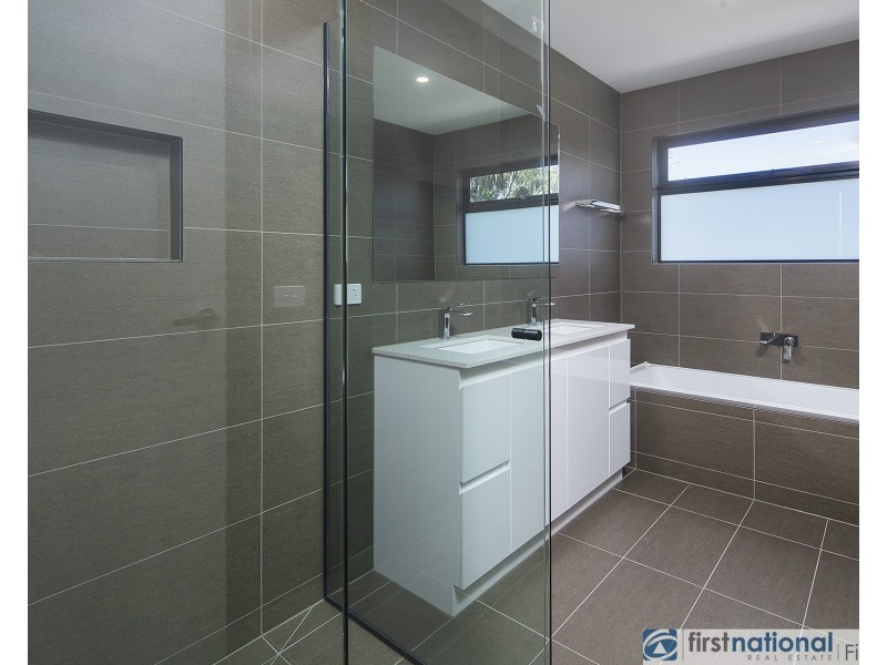 1A Lamont Crescent, Cranbourne VIC 3977