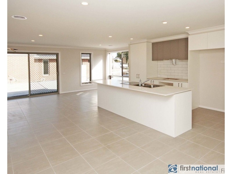 4/6-8 Walter Street, Cranbourne VIC 3977