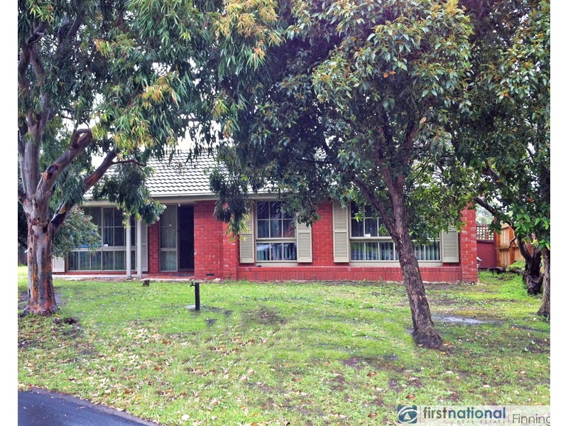 12 Kara Walk, Cranbourne VIC 3977