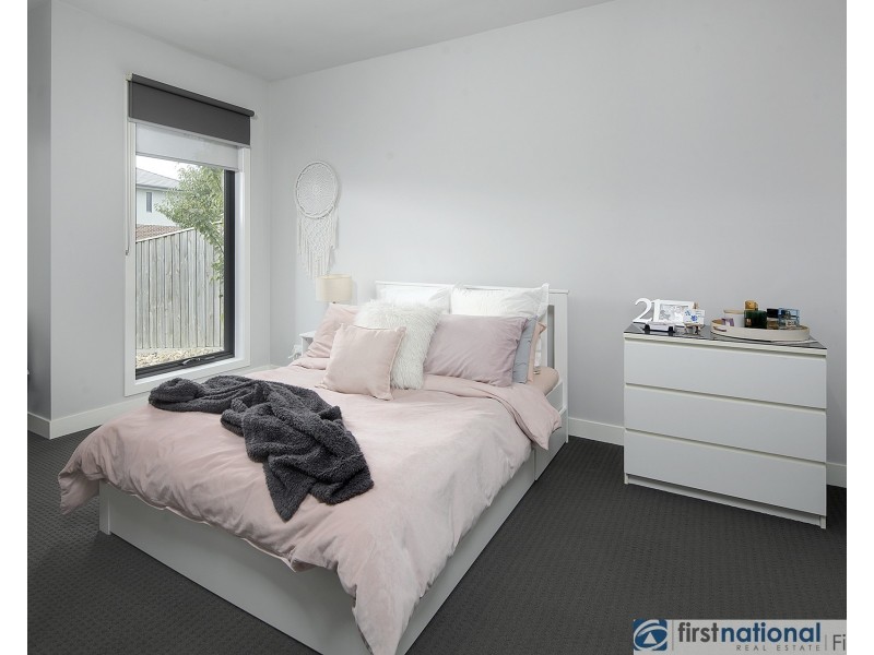 26 Hallyburton Drive, Clyde North VIC 3978