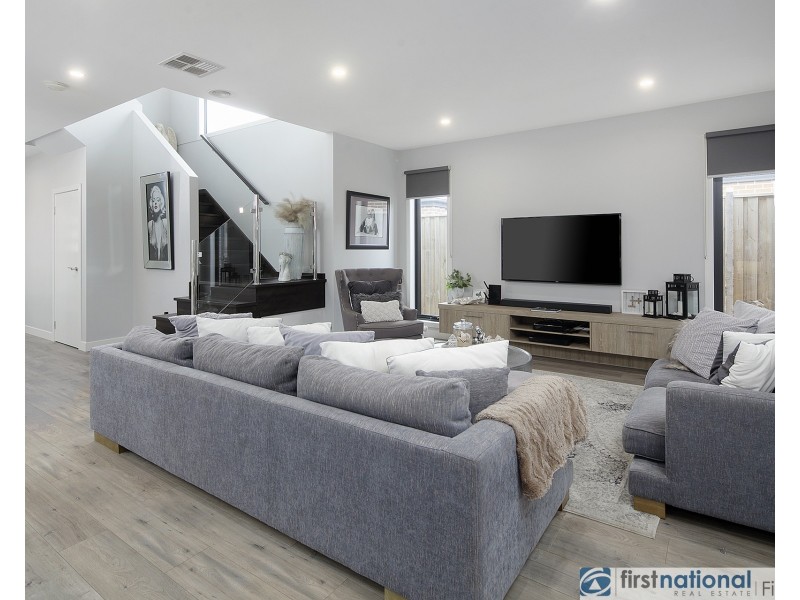 26 Hallyburton Drive, Clyde North VIC 3978