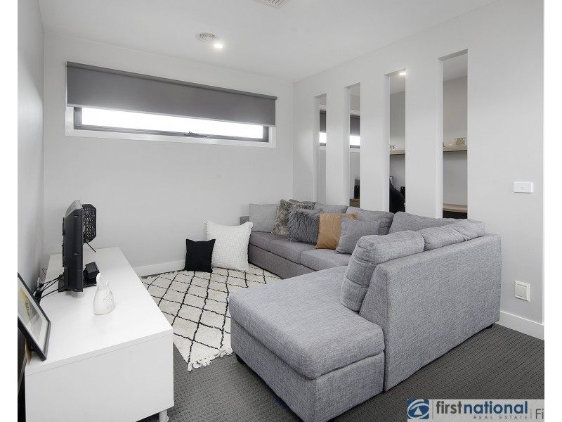 26 Hallyburton Drive, Clyde North VIC 3978