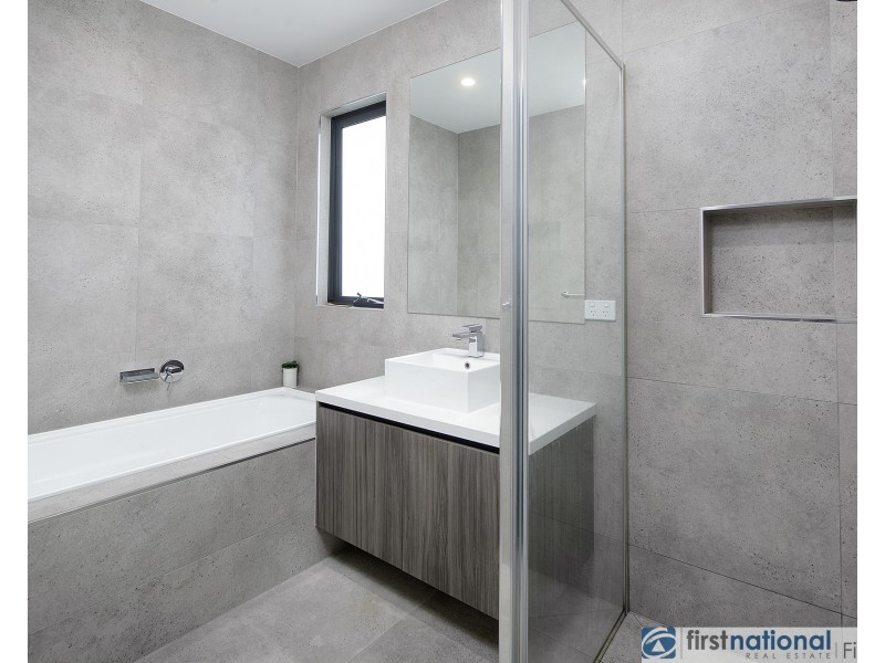 26 Hallyburton Drive, Clyde North VIC 3978