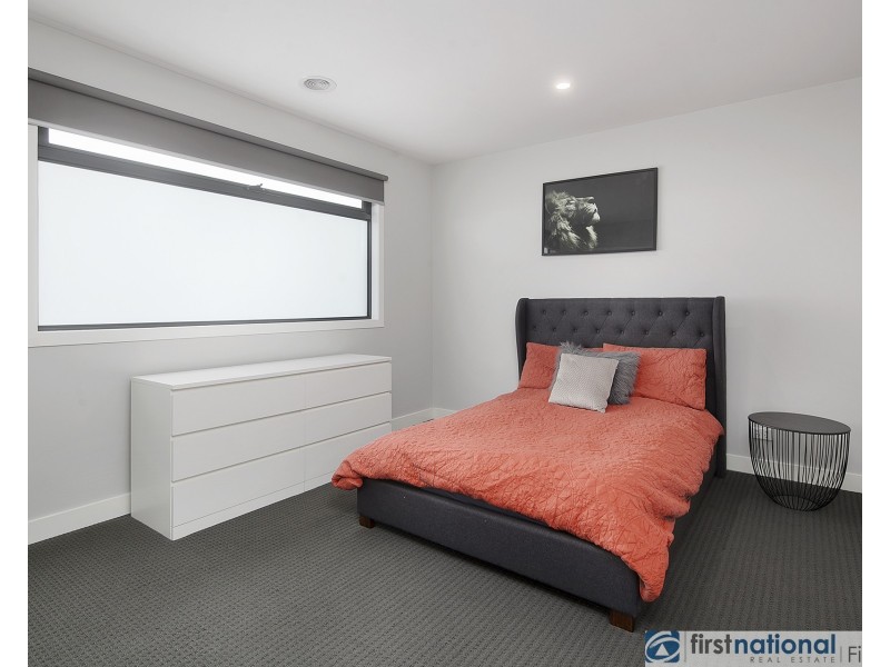 26 Hallyburton Drive, Clyde North VIC 3978