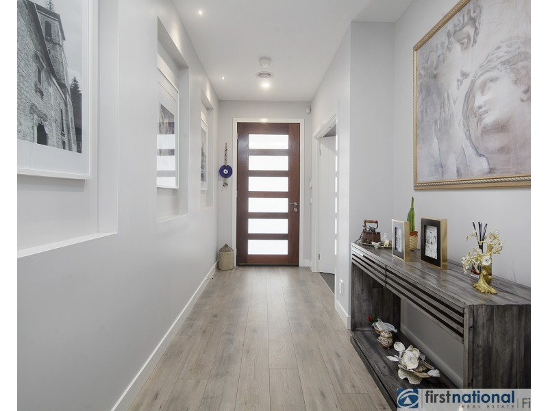 26 Hallyburton Drive, Clyde North VIC 3978