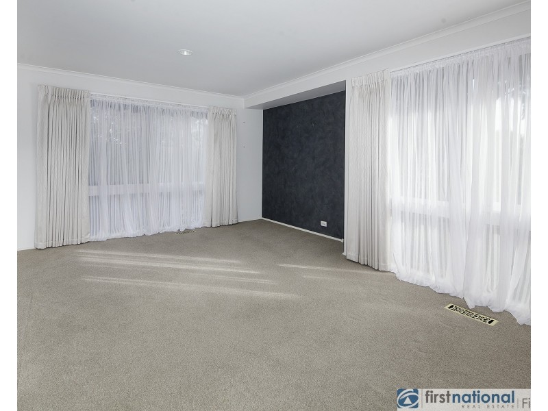 18 Endeavour Drive, Cranbourne North VIC 3977