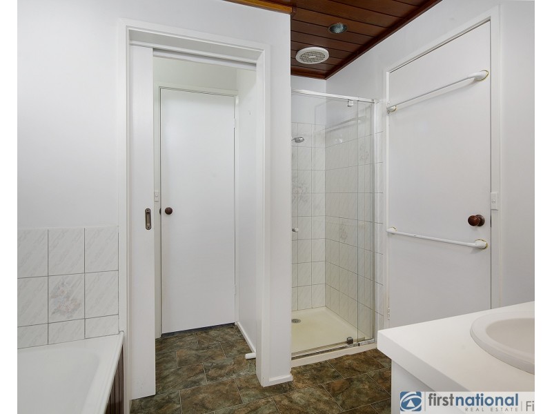 18 Endeavour Drive, Cranbourne North VIC 3977