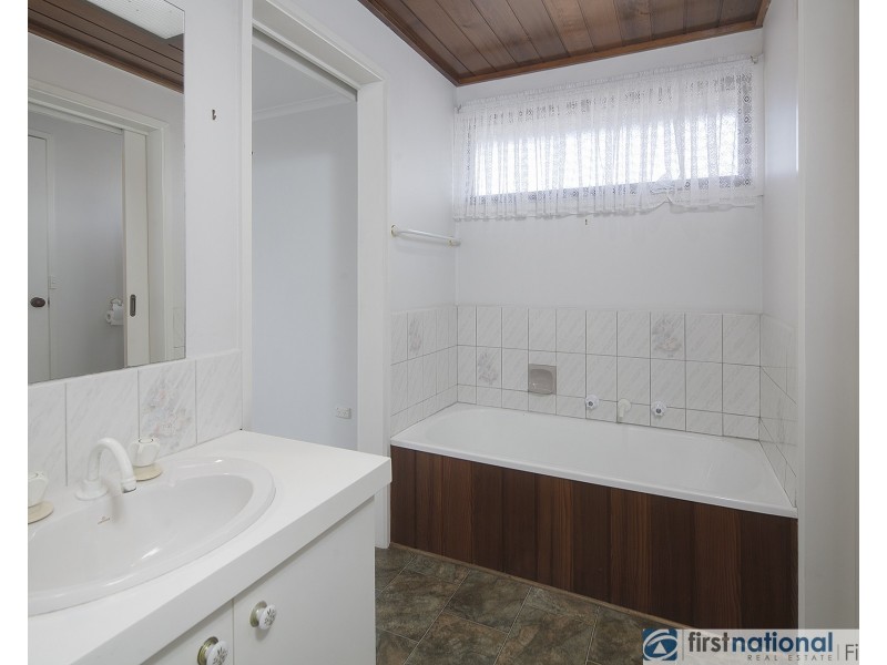 18 Endeavour Drive, Cranbourne North VIC 3977