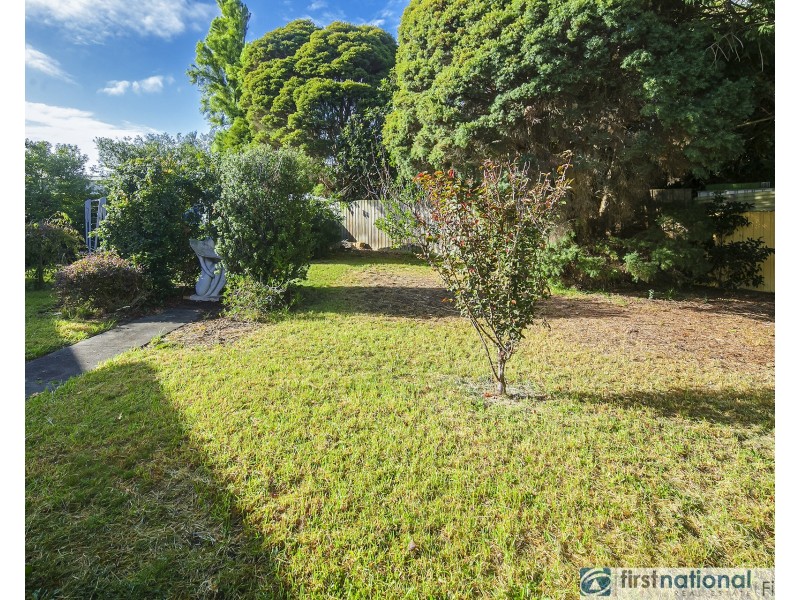 18 Endeavour Drive, Cranbourne North VIC 3977