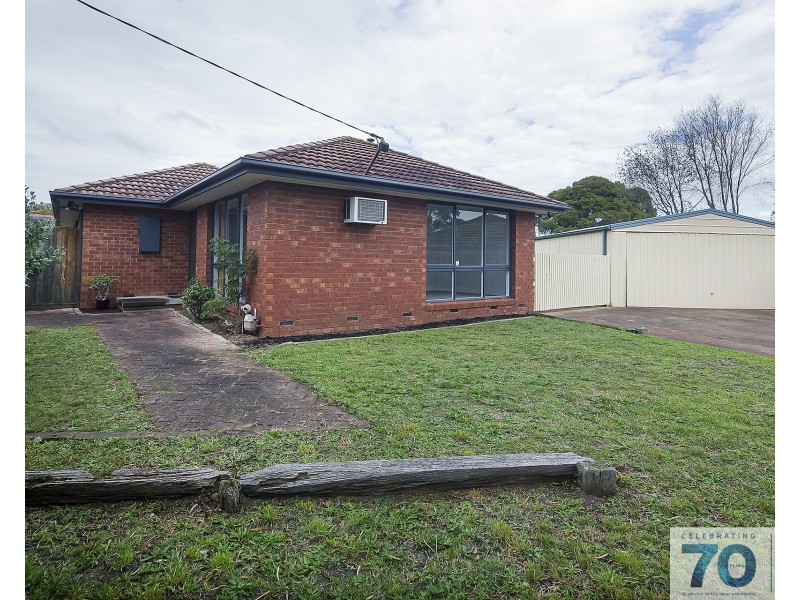 8 Bundjil Court, Cranbourne VIC 3977