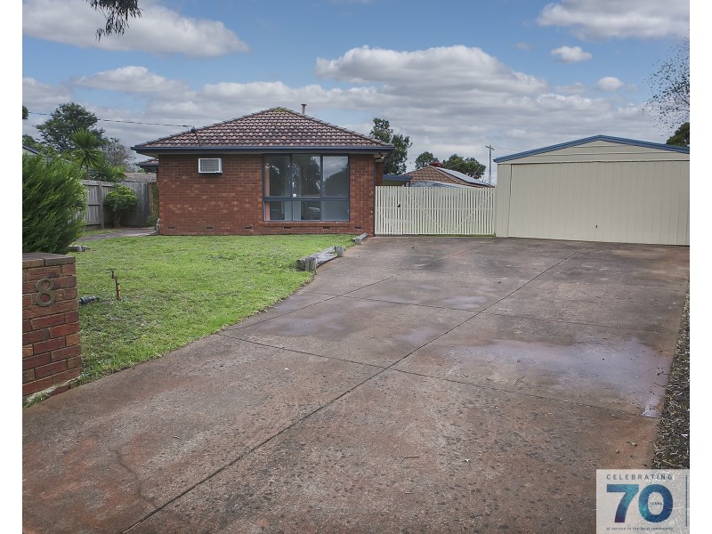 8 Bundjil Court, Cranbourne VIC 3977