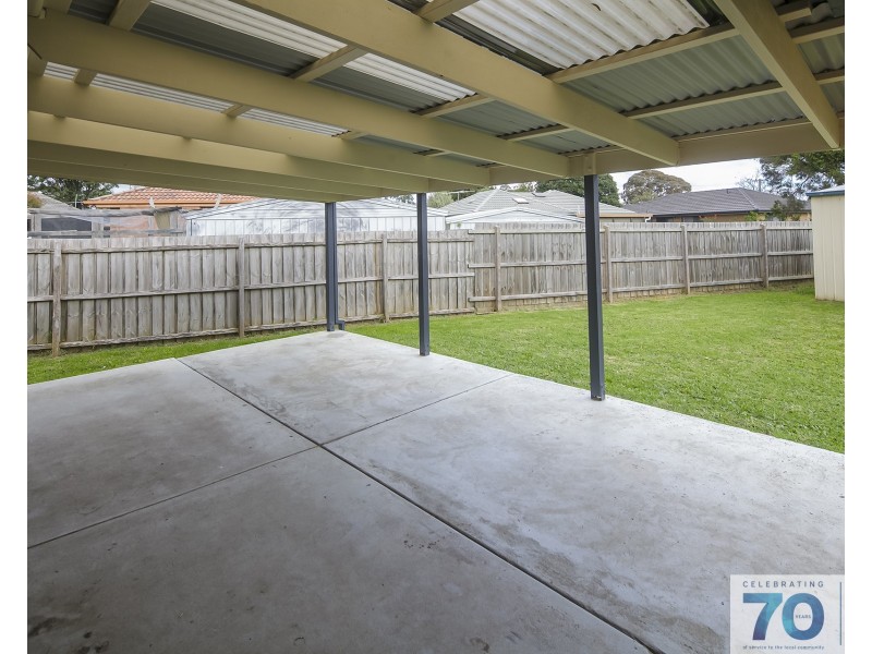 8 Bundjil Court, Cranbourne VIC 3977