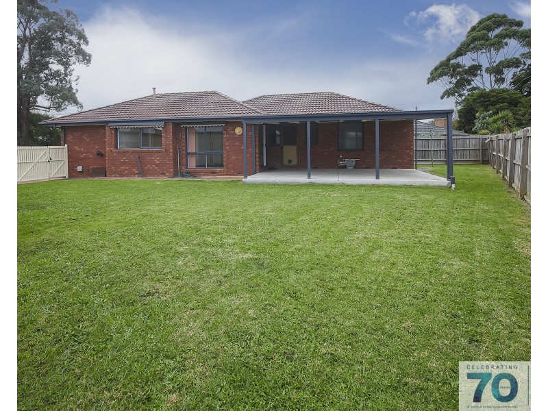 8 Bundjil Court, Cranbourne VIC 3977