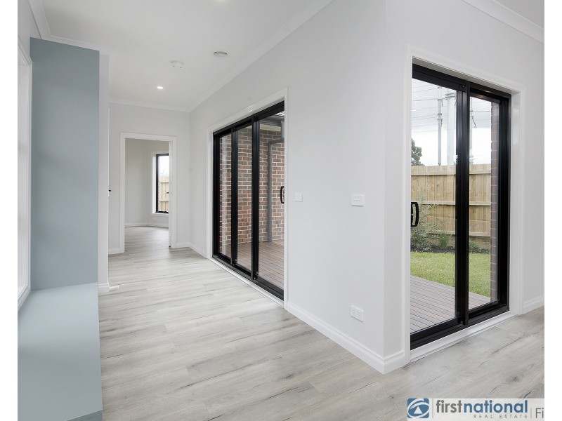 2/24 Damian Court, Cranbourne VIC 3977