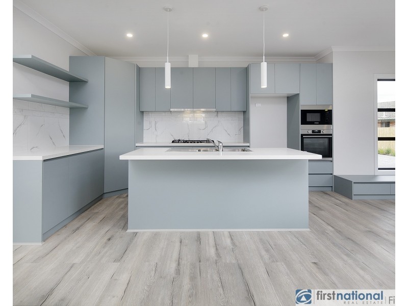 2/24 Damian Court, Cranbourne VIC 3977