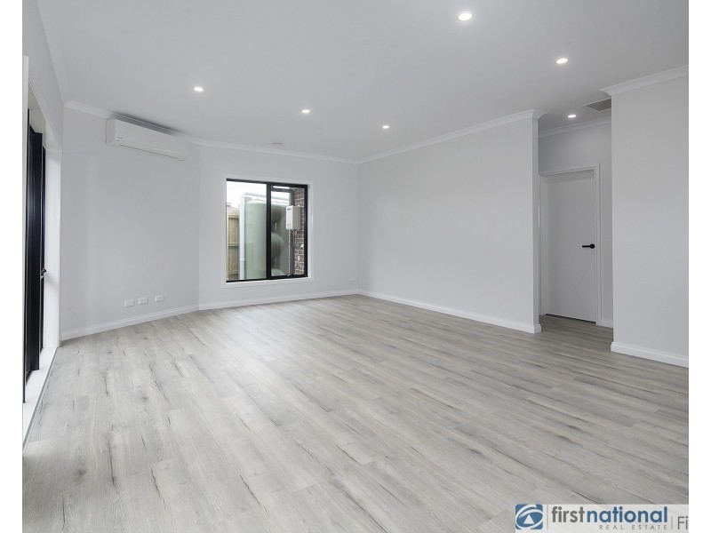2/24 Damian Court, Cranbourne VIC 3977