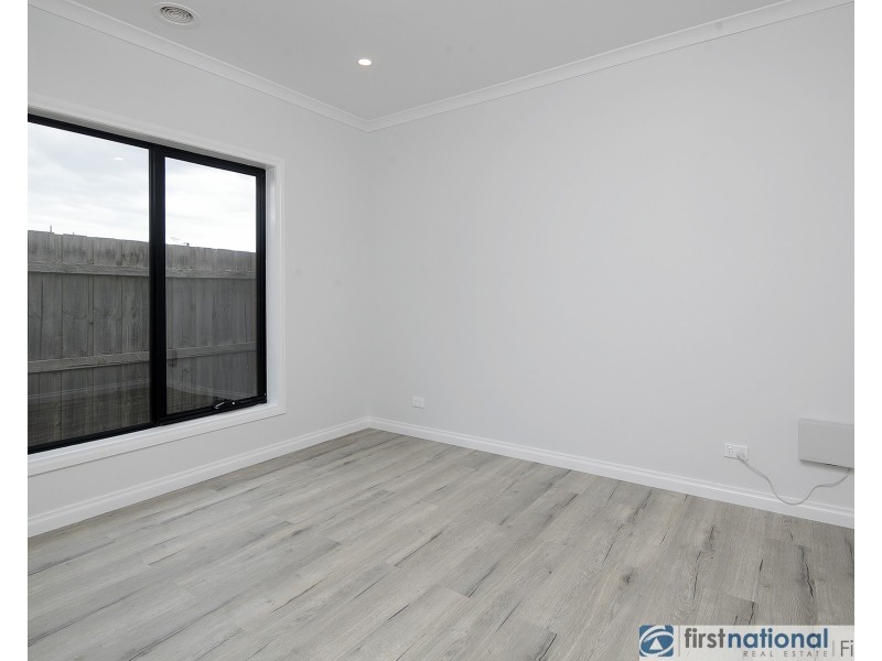 2/24 Damian Court, Cranbourne VIC 3977