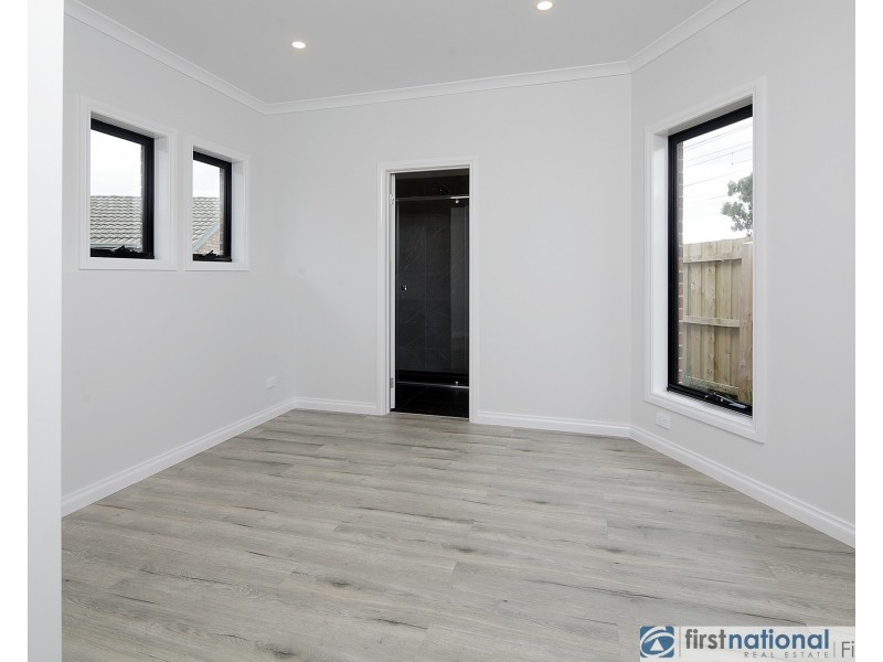 2/24 Damian Court, Cranbourne VIC 3977
