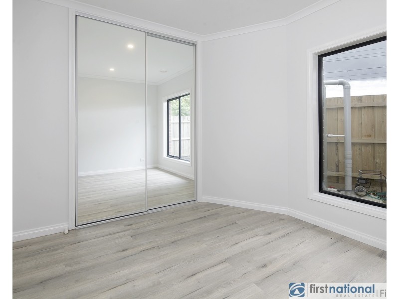 2/24 Damian Court, Cranbourne VIC 3977