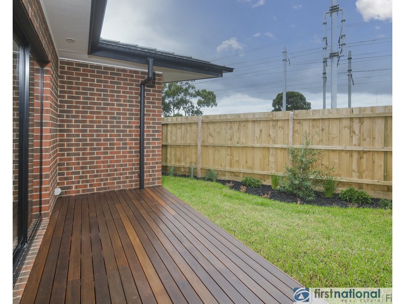 2/24 Damian Court, Cranbourne VIC 3977