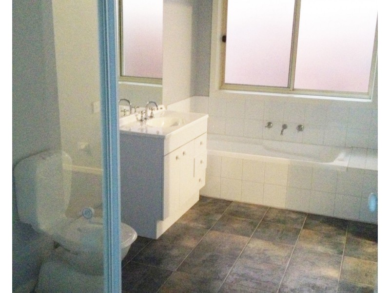 2/4-6 William Street, Cranbourne VIC 3977