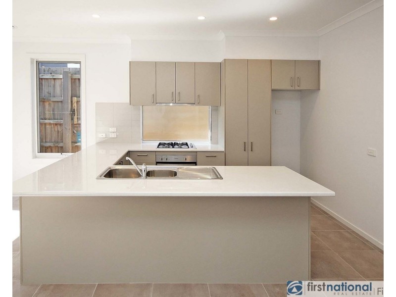 3/2 Mundaring Drive, Cranbourne VIC 3977