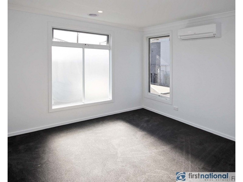 3/2 Mundaring Drive, Cranbourne VIC 3977